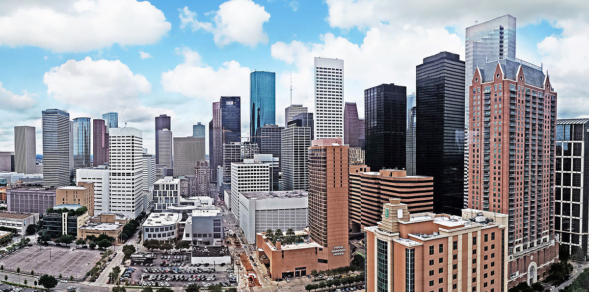 Houston, TX skyline (By Henry Han - Own work, CC BY-SA 3.0, https://commons.wikimedia.org/w/index.php?curid=17660984)